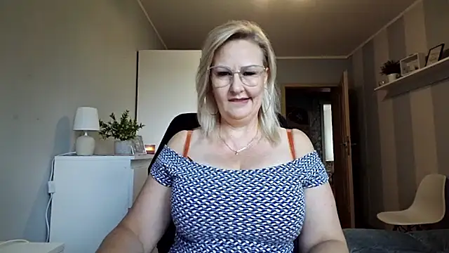 Snapshot of DianaLive chatting on 07/08/26, 07:57 DianaLive online show from 07/08/26, 07:57