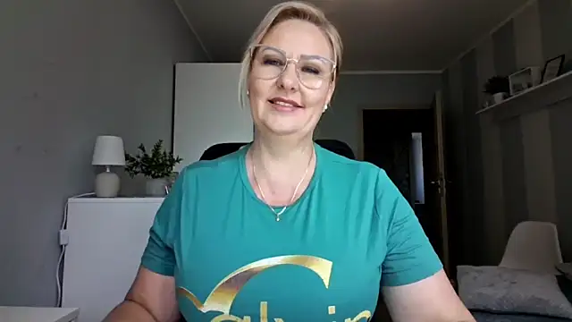 Snapshot of DianaLive chatting on 07/14/26, 10:21 DianaLive online show from 07/14/26, 10:21