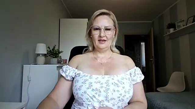 Snapshot of DianaLive chatting on 07/16/26, 08:53 DianaLive online show from 07/16/26, 08:53