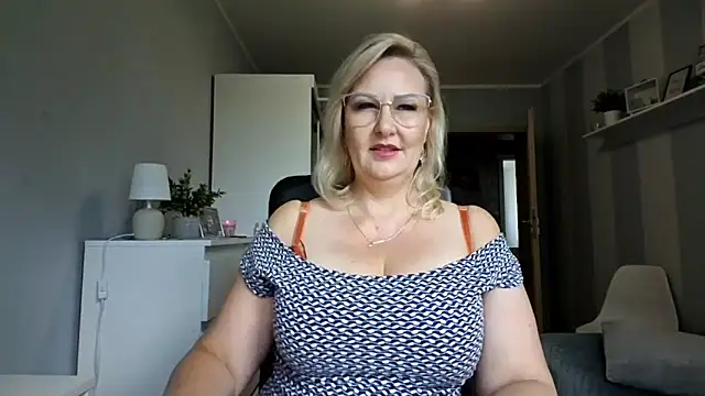 Snapshot of DianaLive chatting on 07/24/26, 07:06 DianaLive online show from 07/24/26, 07:06