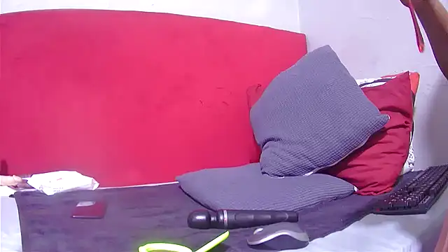 Snapshot of tasha97x chatting on 11/01/25, 05:42 tasha97x online show from 11/01/25, 05:42