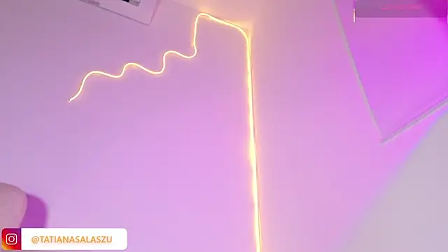 Snapshot of tatiana_10 chatting on 03/31/26, 04:13 tatiana 10 online show from 03/31/26, 04:13