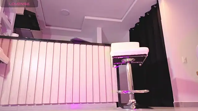 Snapshot of tatiana_10 chatting on 04/11/26, 03:44 tatiana 10 online show from 04/11/26, 03:44