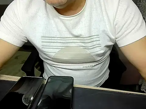 Snapshot of alykemylove01 chatting on 11/14/25, 07:23 alykemylove01 online show from 11/14/25, 07:23