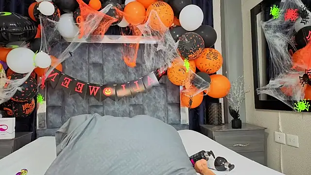 Snapshot of Effie_cooper chatting on 10/27/25, 07:18 Effie cooper online show from 10/27/25, 07:18