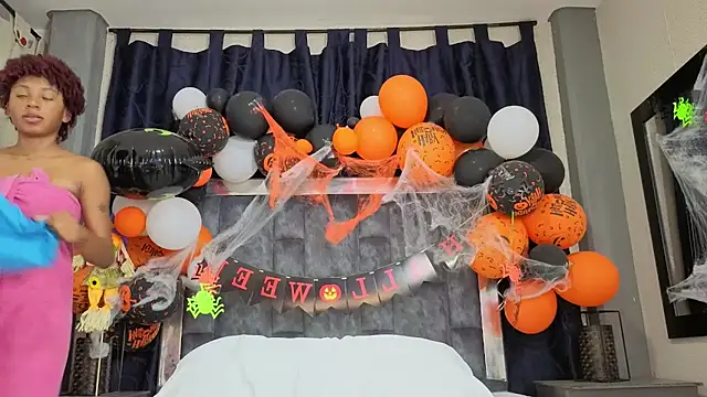 Snapshot of Effie_cooper chatting on 11/03/25, 11:22 Effie cooper online show from 11/03/25, 11:22