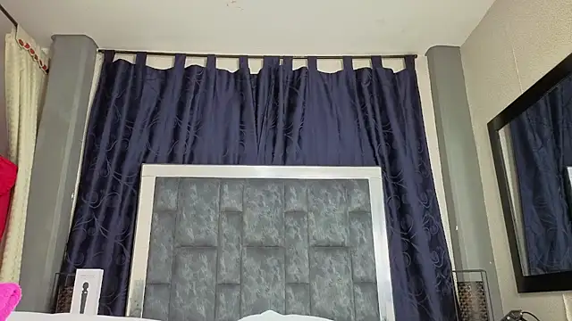 Snapshot of Effie_cooper chatting on 11/04/25, 07:35 Effie cooper online show from 11/04/25, 07:35