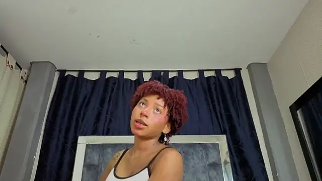 Snapshot of Effie_cooper chatting on 11/10/25, 08:30 Effie cooper online show from 11/10/25, 08:30