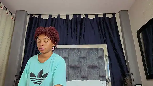 Snapshot of Effie_cooper chatting on 11/11/25, 03:01 Effie cooper online show from 11/11/25, 03:01