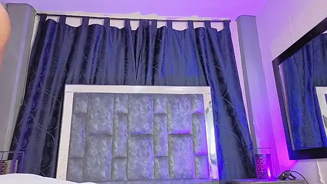 Snapshot of Effie_cooper chatting on 11/24/25, 07:35 Effie cooper online show from 11/24/25, 07:35