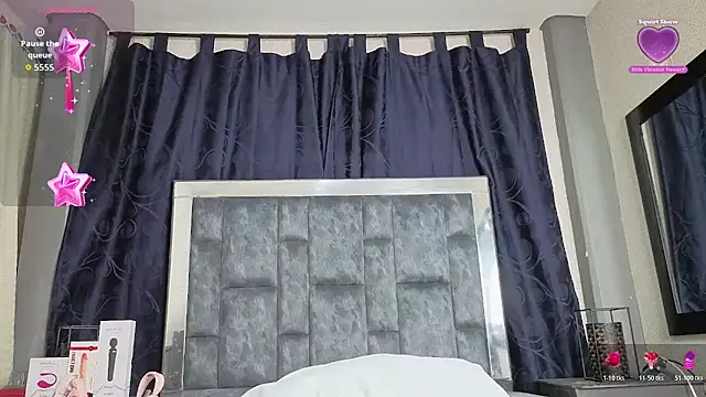 Snapshot of Effie_cooper chatting on 12/13/25, 07:53 Effie cooper online show from 12/13/25, 07:53