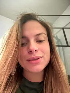 Snapshot of gynna_kimera chatting on 12/18/25, 09:32 gynna kimera online show from 12/18/25, 09:32