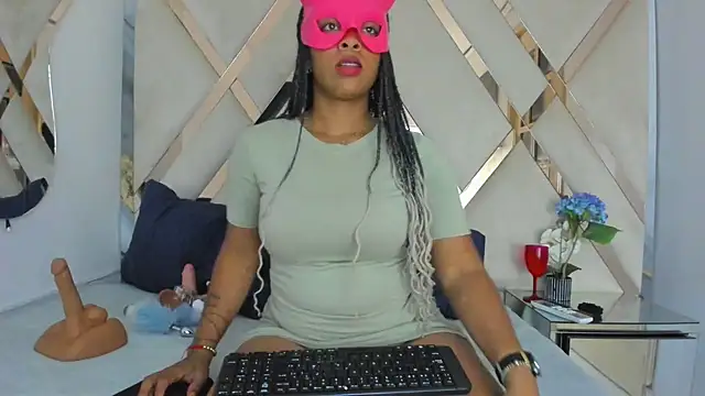 cataleyaxht online show from 10/18/25, 12:17