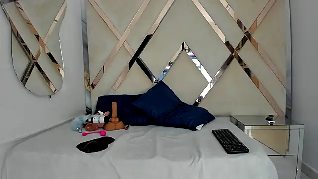 cataleyaxht online show from 10/21/25, 01:01