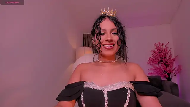 hannah thomson  online show from 11/01/25, 03:52