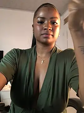 Snapshot of ValerieBlakee chatting on 05/18/26, 12:07 ValerieBlakee online show from 05/18/26, 12:07