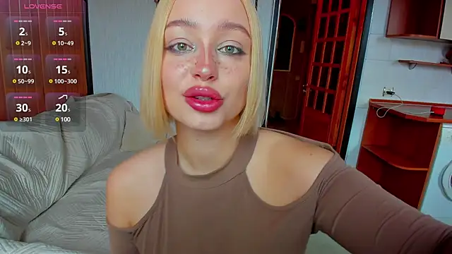 cutee selena online show from 03/02/25, 11:39