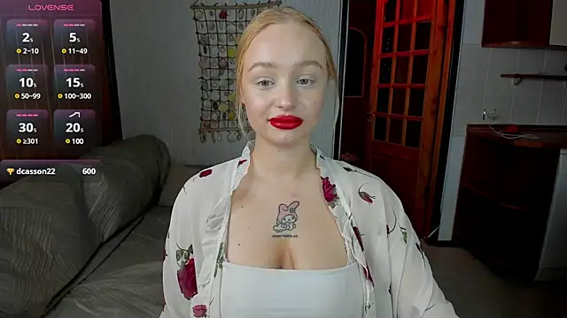 cutee selena online show from 03/09/25, 08:10