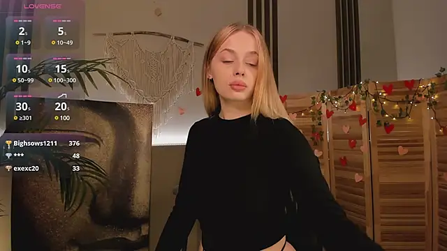 Snapshot of may_shy_ chatting on 02/24/25, 12:20 may shy online show from 02/24/25, 12:20