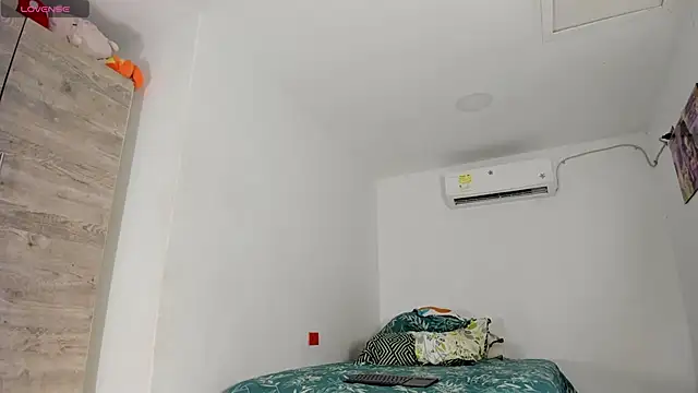 Snapshot of flor_herrera01 chatting on 12/22/25, 03:58 flor herrera01 online show from 12/22/25, 03:58