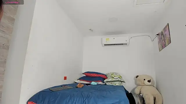 Snapshot of flor_herrera01 chatting on 02/14/26, 08:05 flor herrera01 online show from 02/14/26, 08:05