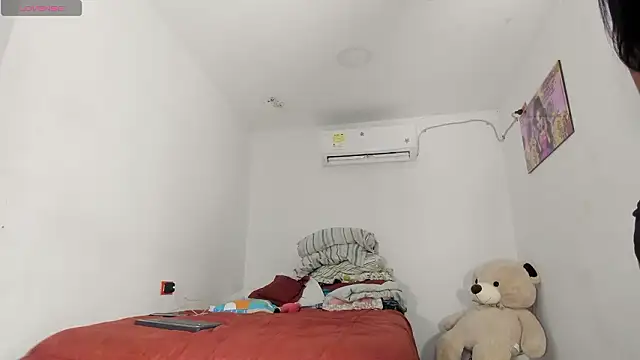 Snapshot of flor_herrera01 chatting on 03/05/26, 04:08 flor herrera01 online show from 03/05/26, 04:08