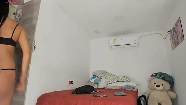 Snapshot of flor_herrera01 chatting on 03/14/26, 03:45 flor herrera01 online show from 03/14/26, 03:45