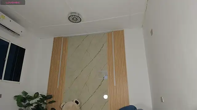 Snapshot of flor_herrera01 chatting on 04/12/26, 04:39 flor herrera01 online show from 04/12/26, 04:39