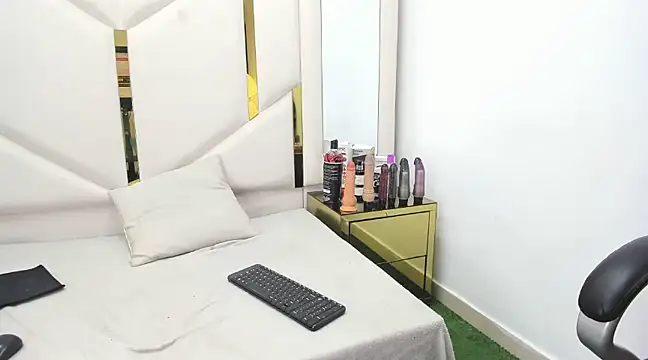 Kendall 6669 online show from 02/25/25, 03:05