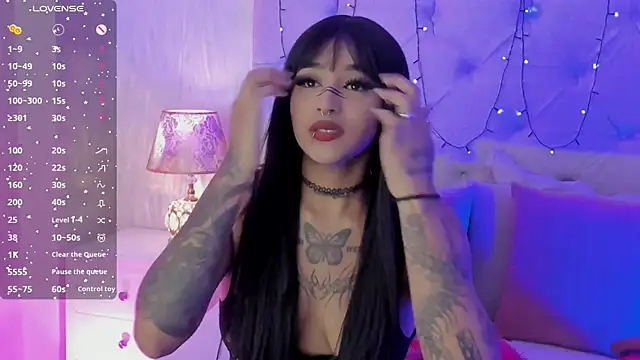 Snapshot of goth_tasha chatting on 11/28/25, 07:49 goth tasha online show from 11/28/25, 07:49