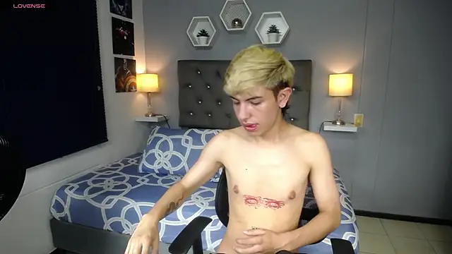 Snapshot of matteo_foxx chatting on 02/22/25, 01:35 matteo foxx online show from 02/22/25, 01:35