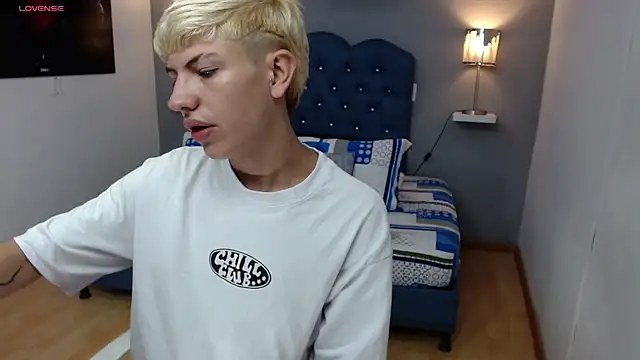 Snapshot of matteo_foxx chatting on 03/01/25, 01:18 matteo foxx online show from 03/01/25, 01:18