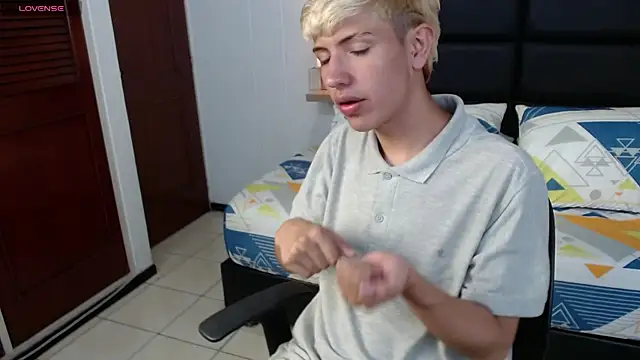 Snapshot of matteo_foxx chatting on 03/08/25, 02:34 matteo foxx online show from 03/08/25, 02:34