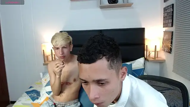 Snapshot of matteo_foxx chatting on 03/21/25, 07:13 matteo foxx online show from 03/21/25, 07:13