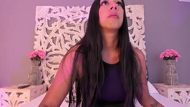 Snapshot of AnnieGibbyns chatting on 04/06/26, 08:43 AnnieGibbyns online show from 04/06/26, 08:43