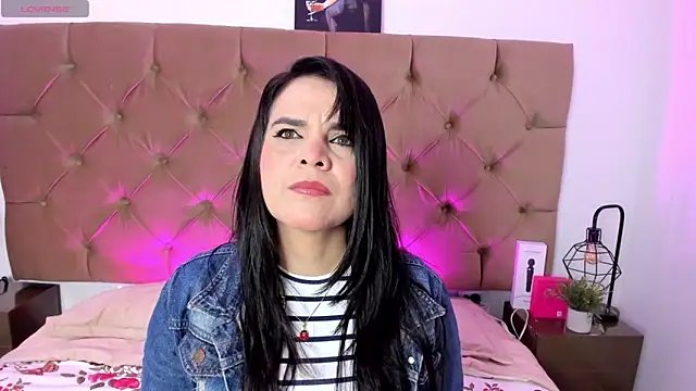 laura hotties online show from 04/05/26, 01:41