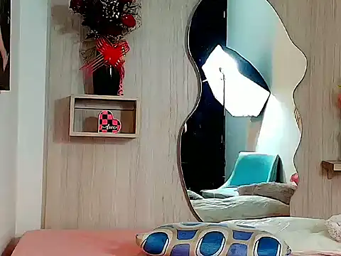 ZaraRousse online show from 11/29/25, 03:20