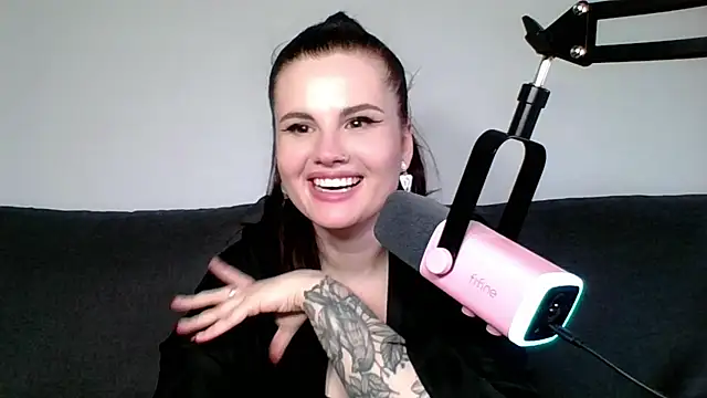 Della Ideal online show from 03/19/25, 12:12