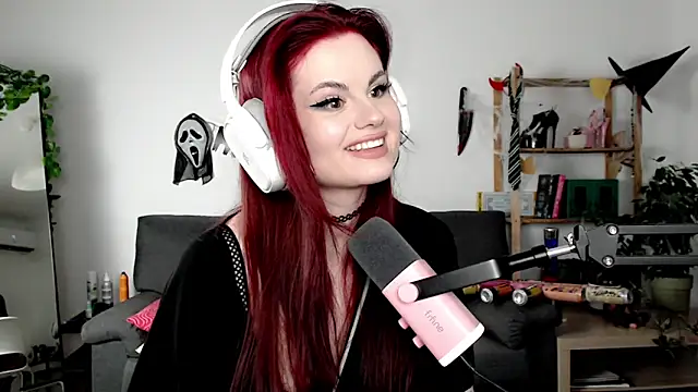 Della Ideal online show from 10/19/25, 11:11