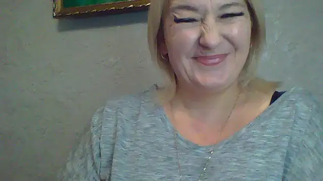 Snapshot of ArielXLoveresss chatting on 10/16/25, 03:02 ArielXLoveresss online show from 10/16/25, 03:02