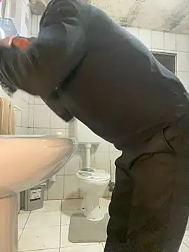 Snapshot of rogerdik76 chatting on 02/04/26, 06:30 rogerdik76 online show from 02/04/26, 06:30