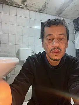 Snapshot of rogerdik76 chatting on 02/06/26, 06:29 rogerdik76 online show from 02/06/26, 06:29