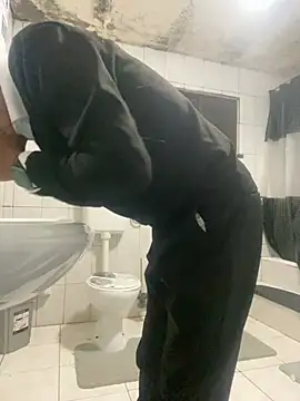 Snapshot of rogerdik76 chatting on 02/19/26, 12:06 rogerdik76 online show from 02/19/26, 12:06