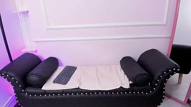 DaphneGlas online show from 03/14/25, 09:57