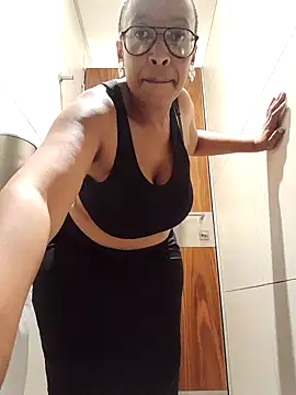 Snapshot of xyz089 chatting on 03/10/25, 04:35 xyz089 online show from 03/10/25, 04:35