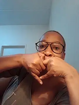 Snapshot of xyz089 chatting on 03/17/25, 04:19 xyz089 online show from 03/17/25, 04:19