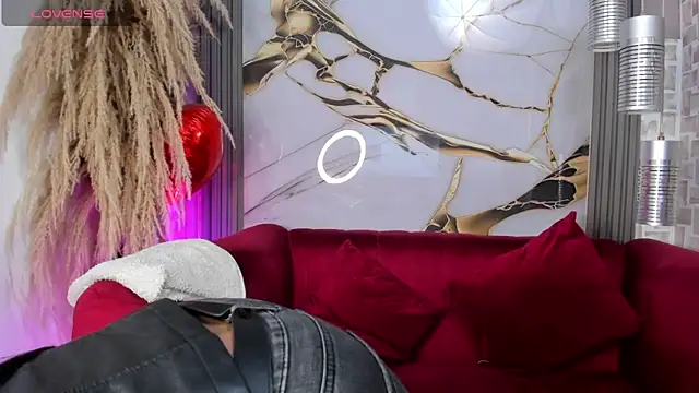 Snapshot of Bella_williamss_ chatting on 10/27/25, 08:02 Bella williamss online show from 10/27/25, 08:02