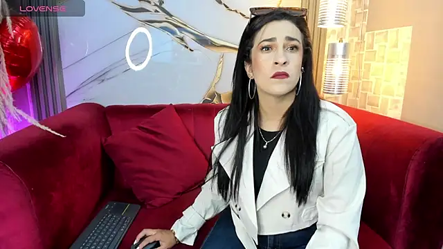 Snapshot of Bella_williamss_ chatting on 11/04/25, 07:46 Bella williamss online show from 11/04/25, 07:46