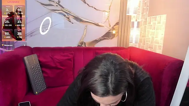 Snapshot of Bella_williamss_ chatting on 11/06/25, 07:48 Bella williamss online show from 11/06/25, 07:48