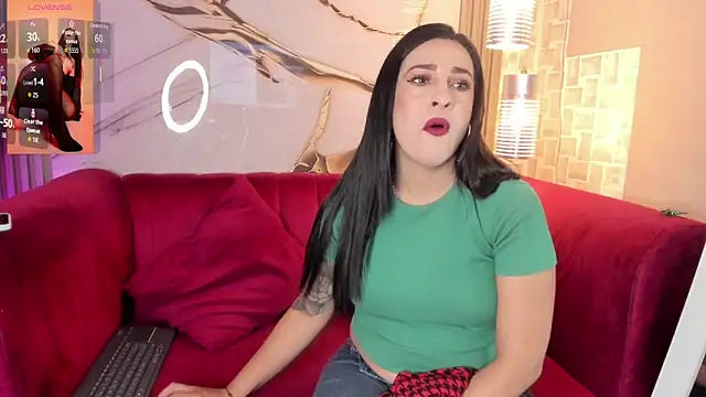 Snapshot of Bella_williamss_ chatting on 11/11/25, 07:47 Bella williamss online show from 11/11/25, 07:47